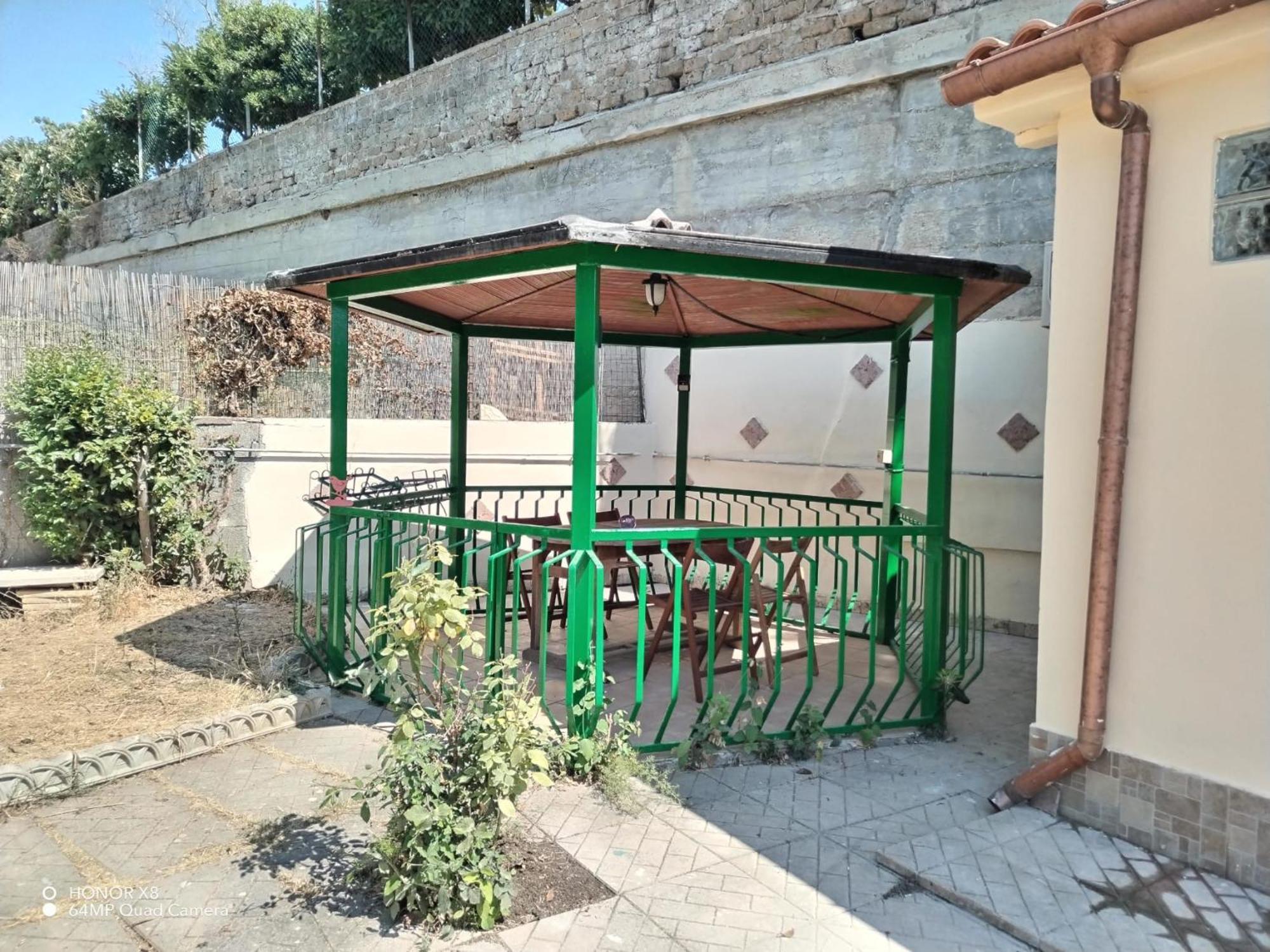 B&B Civitavecchia La Casetta Con Giardino Exterior foto
